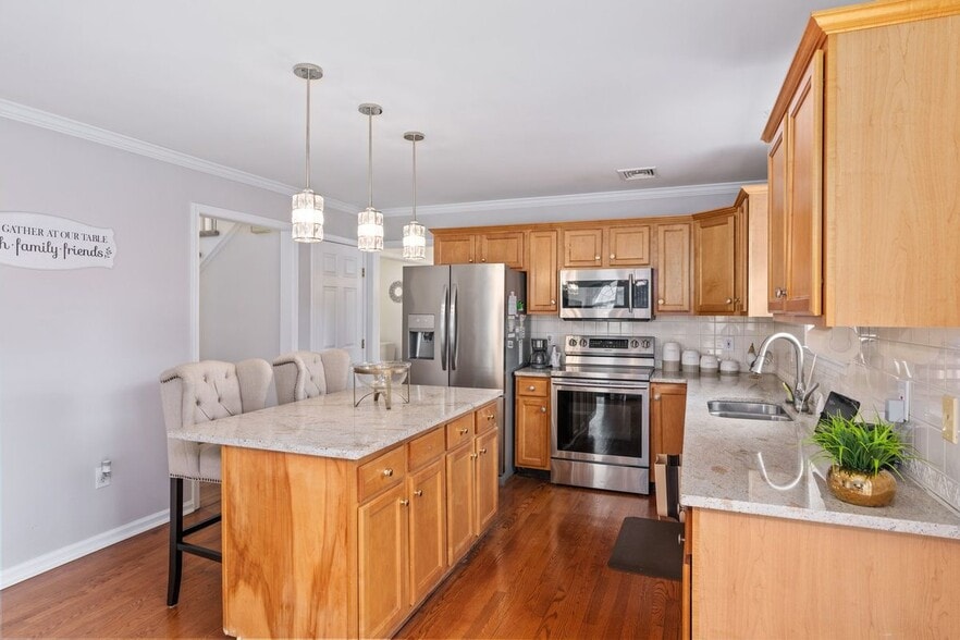 Building Photo - 2190 Beechwood St