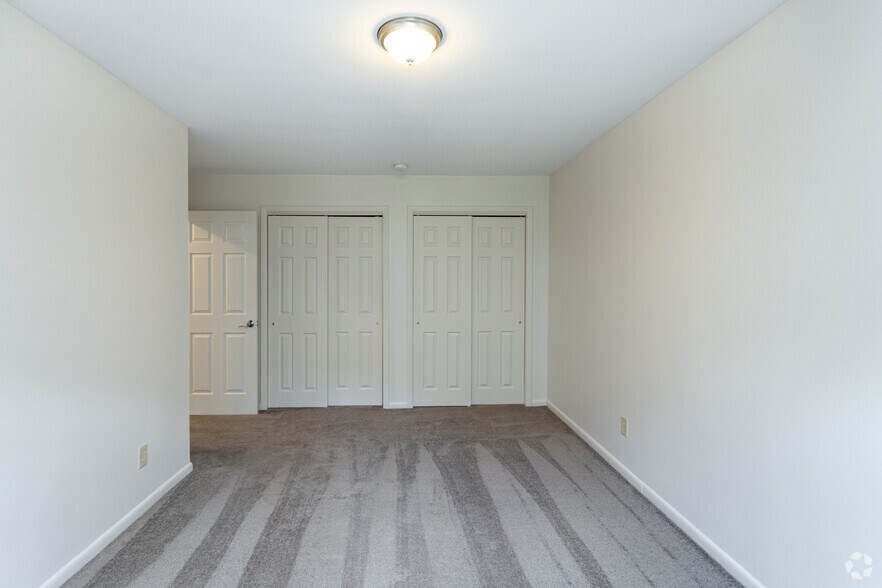 2BR , 2BA - 1051 SF - Brentwood Village Apartments