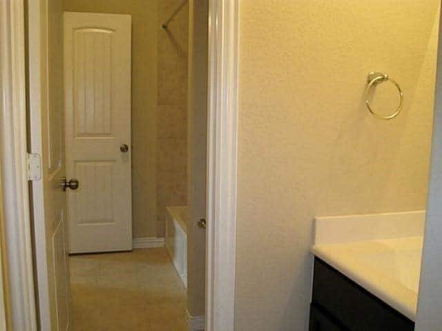 Building Photo - 5908 Valley Haven Way