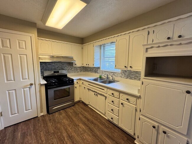 Building Photo - 2729 SW 82nd St