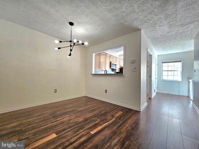 Building Photo - 7660 Willow Point Dr
