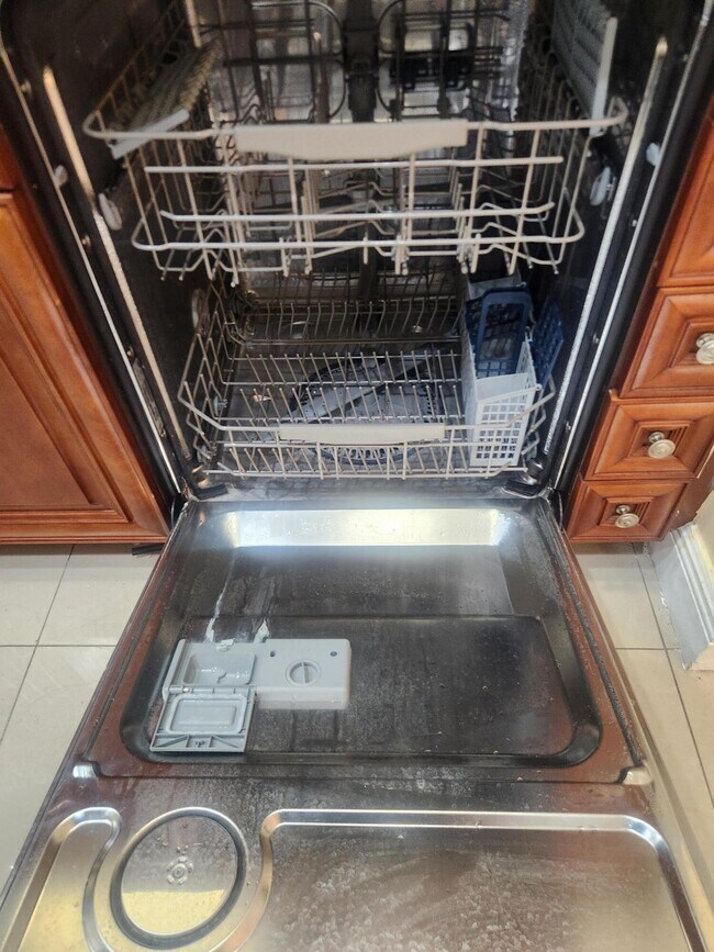 Building Photo - 5231 Pine Abbey Dr S