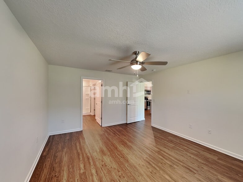 Building Photo - 4353 Seven Canyons Dr