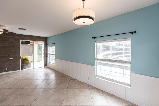 Building Photo - Rare 5 Bedroom Pool Home in Gated Community