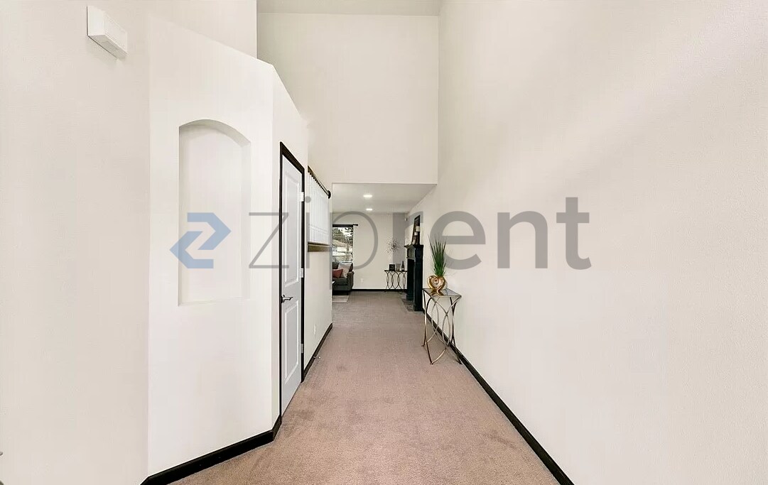 Building Photo - Unit