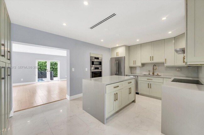 Building Photo - 10330 SW 51st St