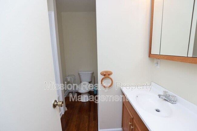 Building Photo - 8707 Mapleton Rd