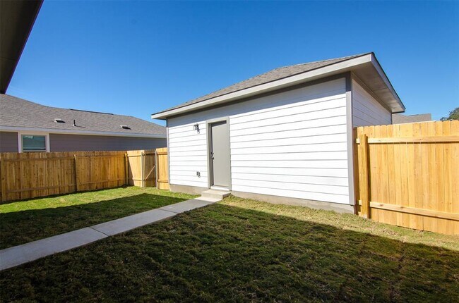 Building Photo - 2136 Pecan Island Dr