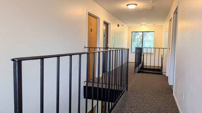 Building Photo - 1335 N Winslowe Dr