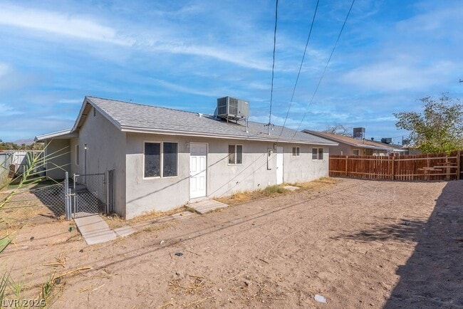 Building Photo - 1501 N Tonopah Dr
