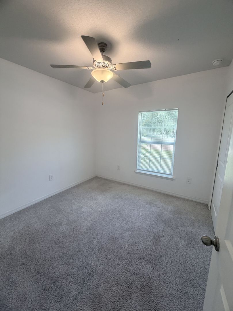 Building Photo - Fenced yard, 3/2 Single Family Home.  Rent Ready.