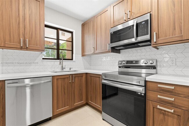 Building Photo - 2440 SW 3rd St
