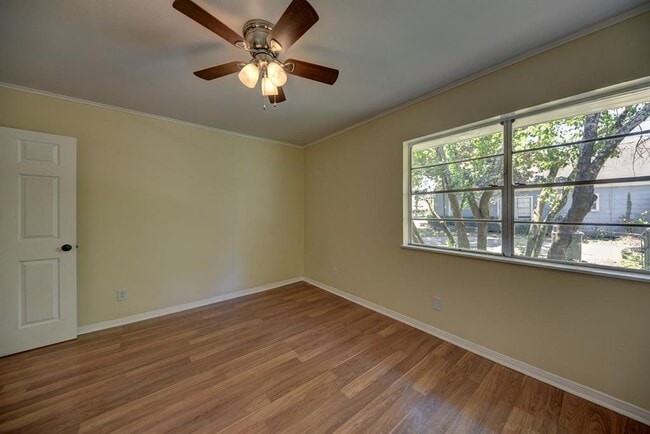 Building Photo - 415 Silliman St