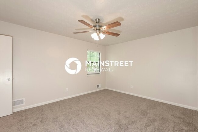 Building Photo - 3 Bedroom Pet-Friendly Home in RIVERDALE, ...