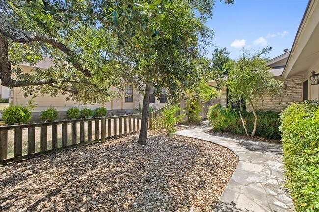 Building Photo - 12416 Deer Falls Dr