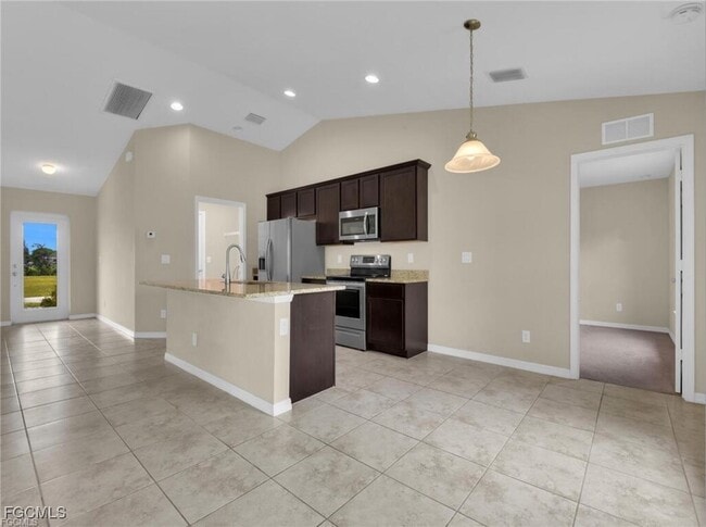 Building Photo - 1700 NE 5th Pl