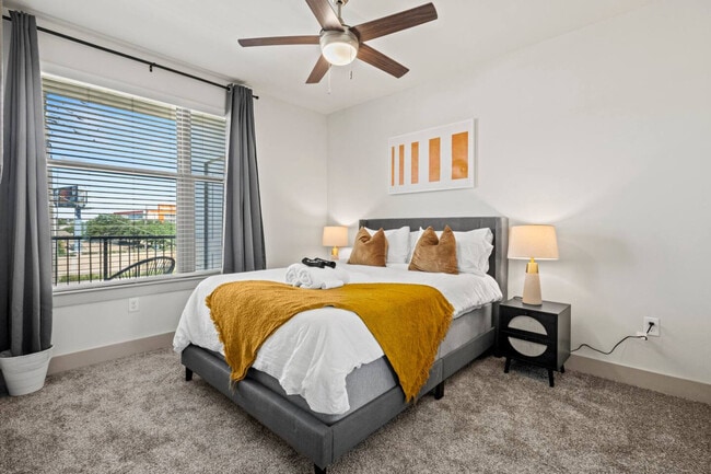 Building Photo - 10550 N Central Expy