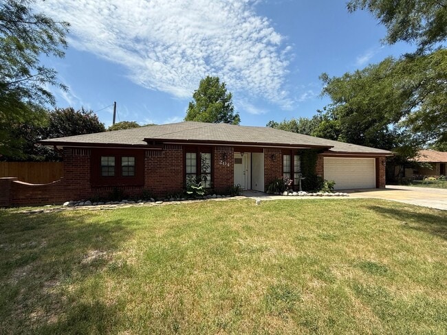 Building Photo - 204 Redwood Cir