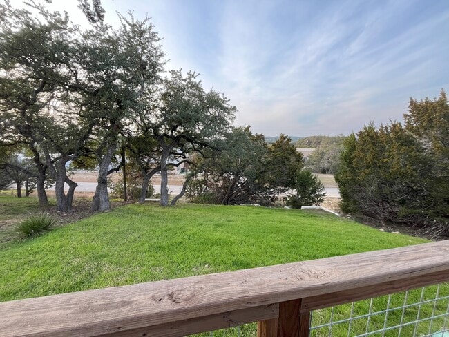 Building Photo - 905 Roadrunner Spur