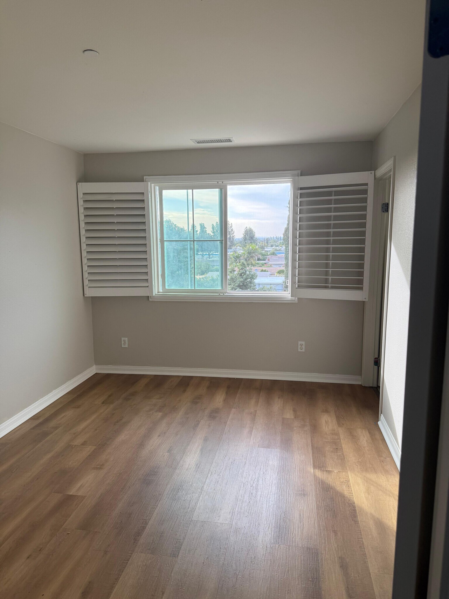 Building Photo - 335 N Fenimore Ave