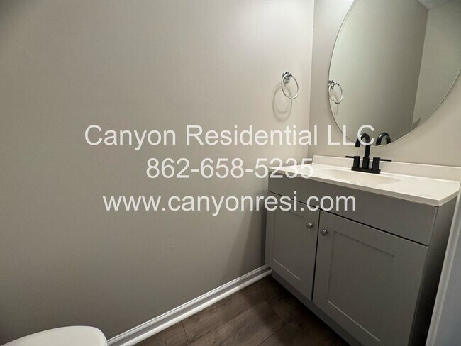 Building Photo - Spacious 3-Bedroom Home for Rent in Raeford