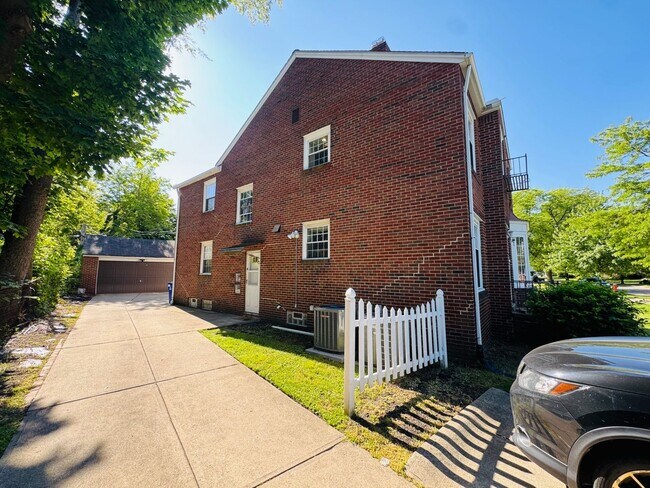 Building Photo - 3679 Warren Rd