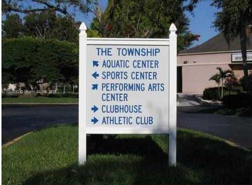 Building Photo - 4599 Carambola Cir S