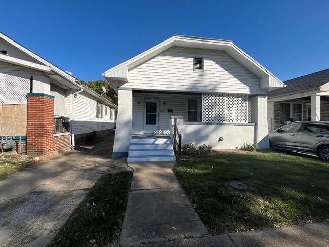 Primary Photo - 1554 S Morton Ave