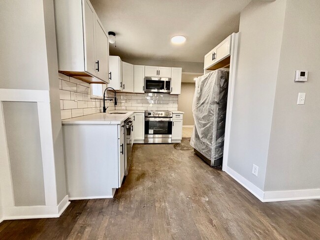 Building Photo - Beautifully Renovated 5-Bedroom Home with ...