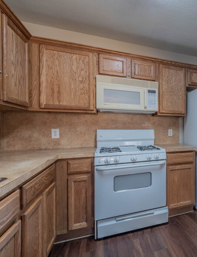Building Photo - 10233 Azalea Village Dr