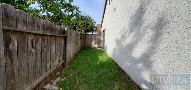 Building Photo - Gated Community 3 Bedroom 2 Bath in Preisker Gardens!