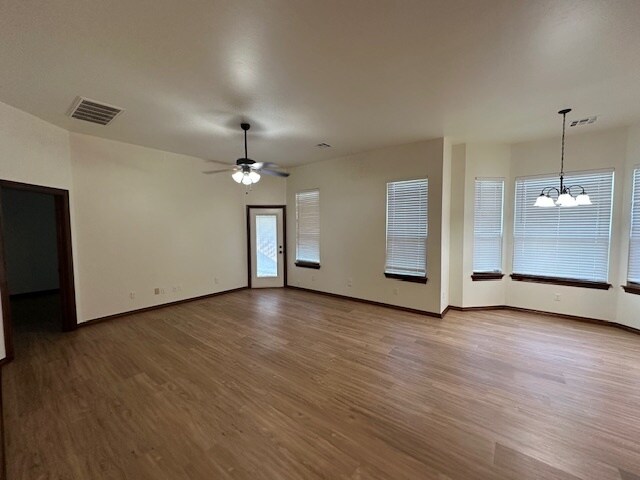 Building Photo - 925 Heather Ln