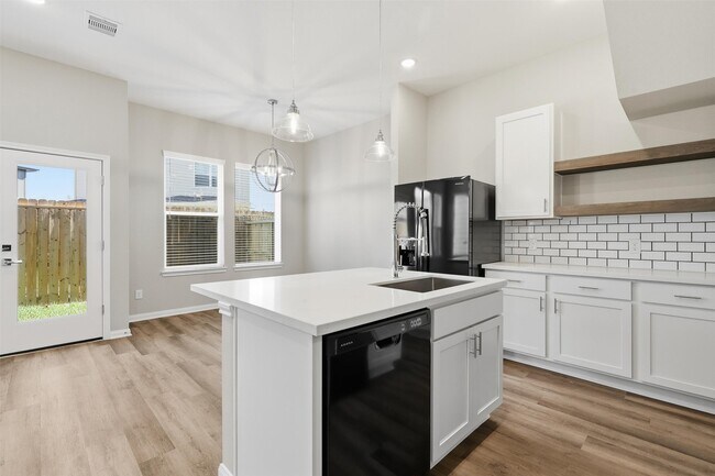 Building Photo - 9906 Clark Cyn Ln