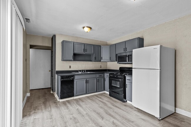 Building Photo - 1395 Bluebird Dr
