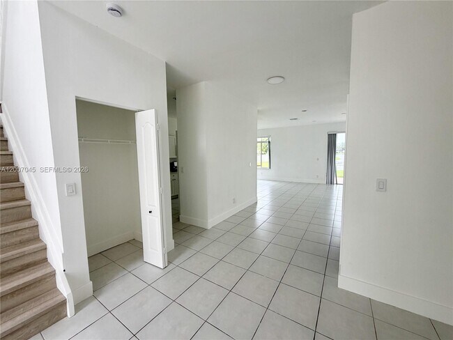 Building Photo - 6744 SW 195th Ave