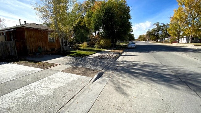 Building Photo - 4 Bedroom 1.5 Bath House with Washer and D...