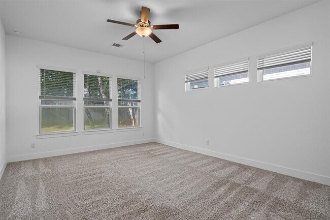 Building Photo - 724 Pinnacle View Dr