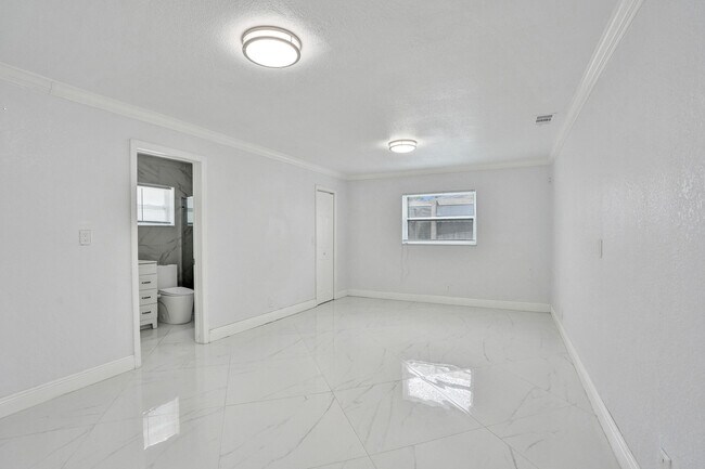 Building Photo - 855 NW 80th Terrace