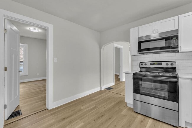 Building Photo - Bright & Updated 3-Bedroom Home Near Local Schools