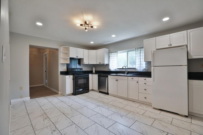 Building Photo - 3553 Brookside Blvd