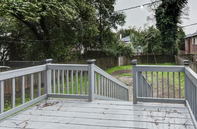 Building Photo - Cozy 3BR/2BA Home Steps from USC – PRE-LEA...