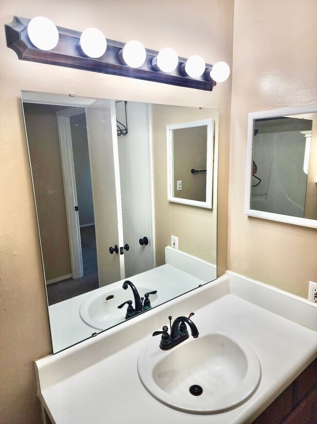 Building Photo - Nice 1 bedroom condo for rent in Miramar B...