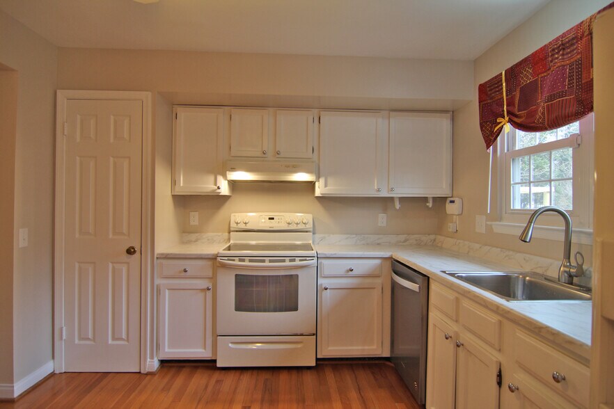 Building Photo - 6148 Martins Landing Ct