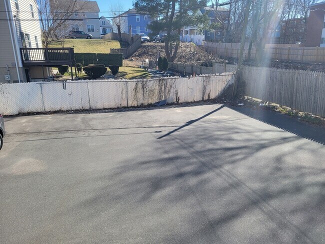 Building Photo - 994 River St