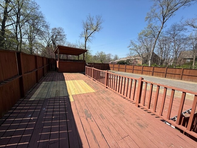 Building Photo - Prime Nashville Location with Comfort & Convenience