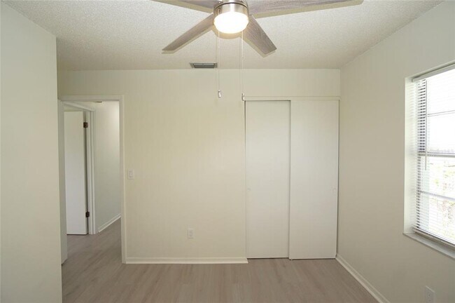 Building Photo - 4007 W Cass St