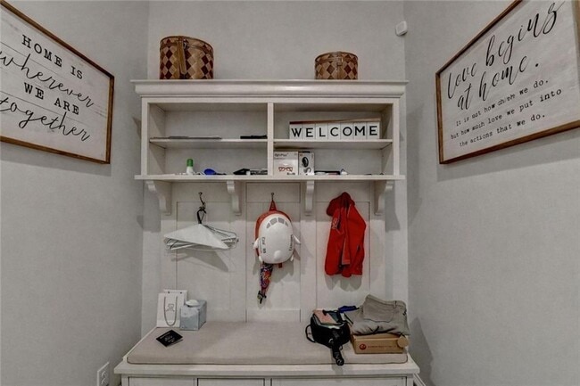 Building Photo - 120 Grand Cres