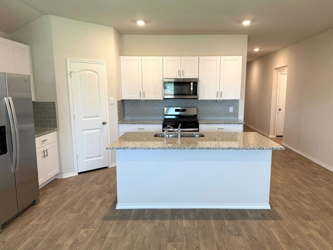 Building Photo - 211 Wirecrested Dr