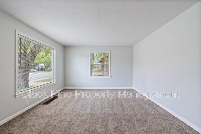 Building Photo - 4820 W.Franklin St.