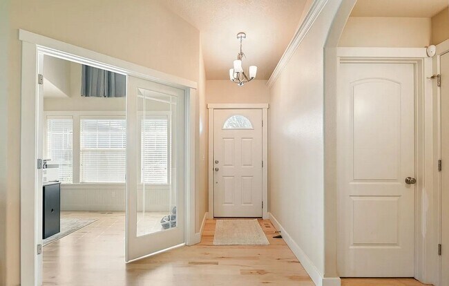 Building Photo - Beautiful 3 bed 2.5 bath home in Meridians Bridgetower community just off Ten Mile and W McMillan Rd